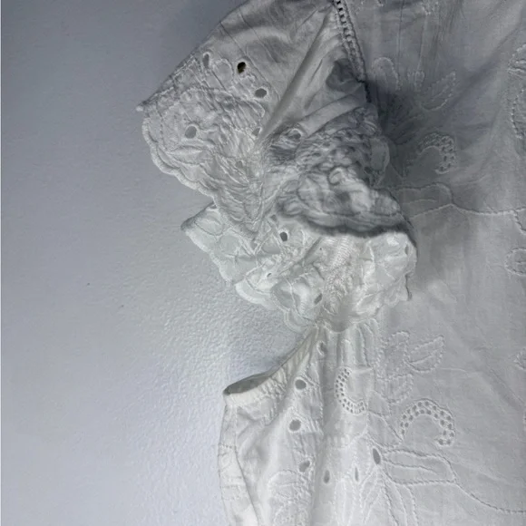 Jennifer & Grace White Eyelet Ruffle Short Sleeve Cotton Top Medium - Picture 4 of 8
